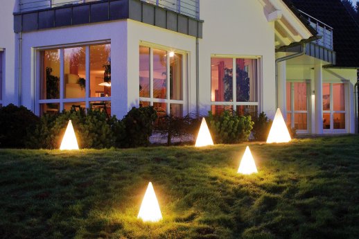 PM 04_2013 Epstein Pyramidenleuchten.jpg